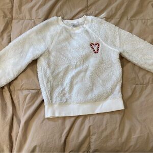 Hanna Andersson Cindy Lou grinch Fuzzy White Sweatshirt with Red Heart Accent